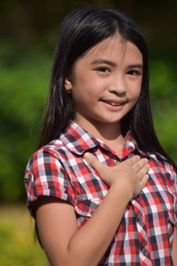 Güzel bir Asyalı Kız Takdir Ediyor