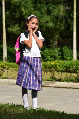 Kitaplar ile Şok Çeşitli Kız Öğrenci