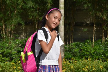 Katolik Filipinli Kız Öğrenci Ve Takdir