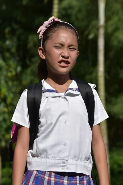 Meisje student en verwarring met notebooks — Stockfoto