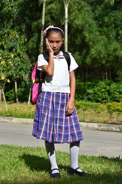 Depresif Azınlık Kişi Kitaplar ile Okul Üniforması Giyen