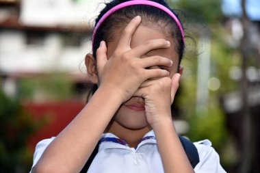 Stres Altında Bir Filipinli Kız Öğrenci