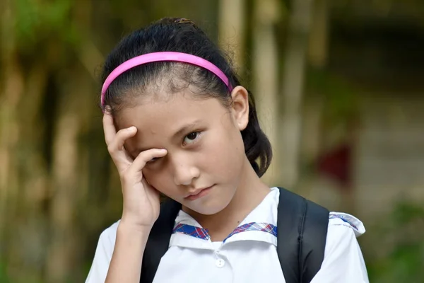 Prep Diverso Estudante Feminino Querendo saber Vestindo Uniforme Escolar Com Cadernos — Fotografia de Stock