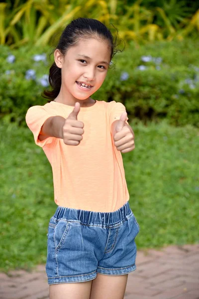 Başparmak ile Bir Gençlik