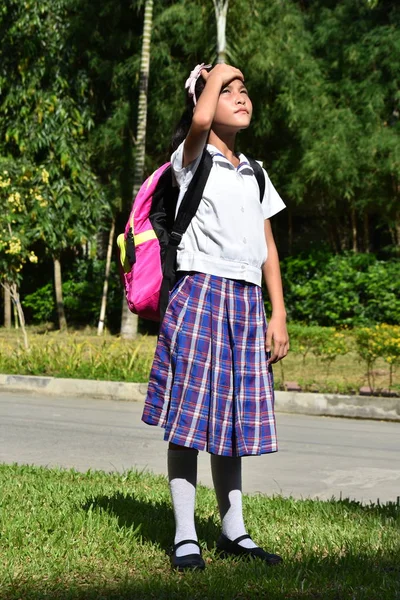 Kız Öğrenci Hafıza Sorunları Okul Üniforması Giyen