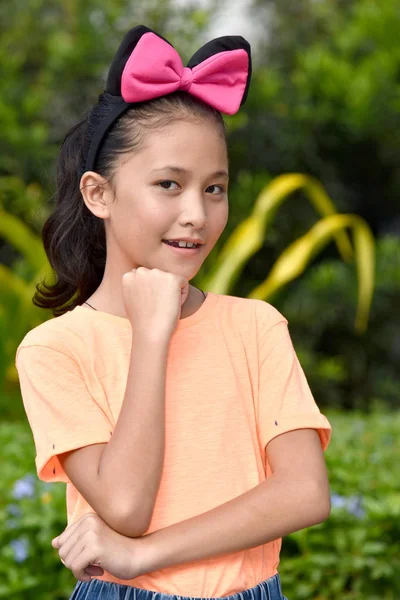 A Thinking Sevimli Genç Kız