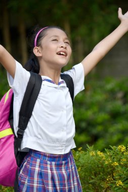 Azınlık Okul Kız ve Özgürlük Okul Üniforması Giyen