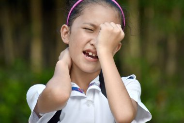 Kitaplar ile Endişeli Bir Farklı Kişi