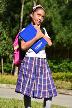 Kitaplar ile Düşünceli Bir Kız Öğrenci