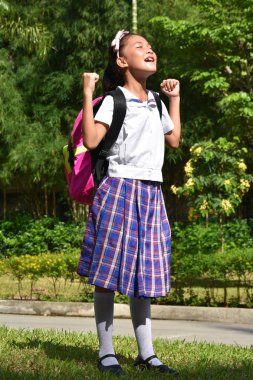 Asyalı Kız Öğrenci ve Mutluluk Okul Üniforması Giyen