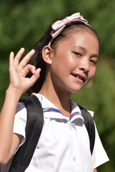 Étudiant adolescent école fille et ok signe — Photo