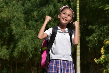 Gururlu Bir Kız Öğrenci