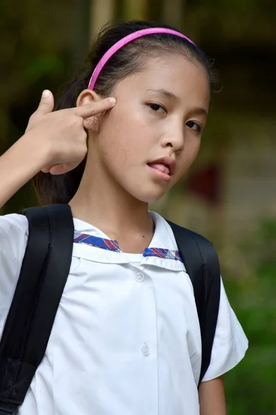 Idiote vrij divers schoolmeisje dragen school uniform — Stockfoto
