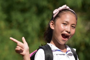 Not Defterleri ile Genç Okul Kız İşaret