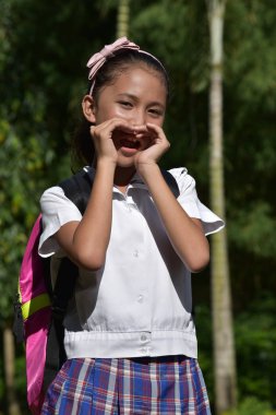 Üniforma Giyen Genç Öğrenci Genç Bağırıyor