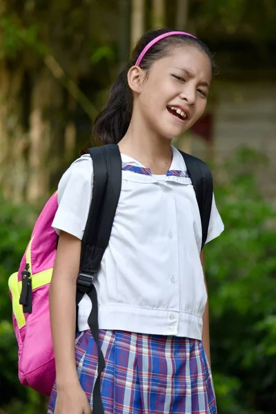 Studentka Filipina a štěstí oblečené do uniformy — Stock fotografie