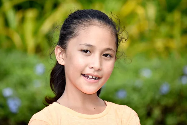 Una bonita asiática hembra sonriendo —  Fotos de Stock