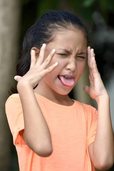 A Cute Filipina Girl a stressz alatt — Stock Fotó