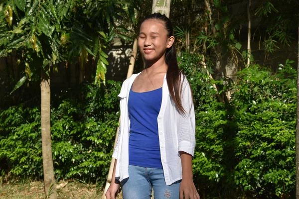 Eine schöne hübsche philippinische Jugend — Stockfoto