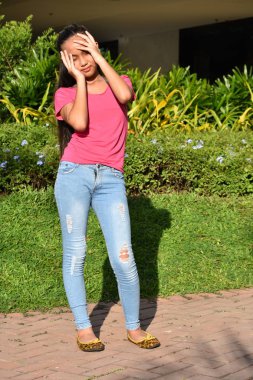 Bir Endişeli Çeşitli Kız