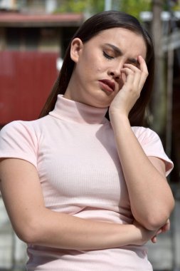 Stres Altında Genç Bir Kadın