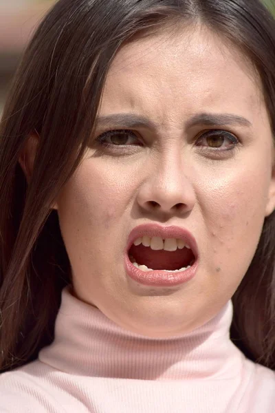 Uma filipina fêmea e raiva — Fotografia de Stock