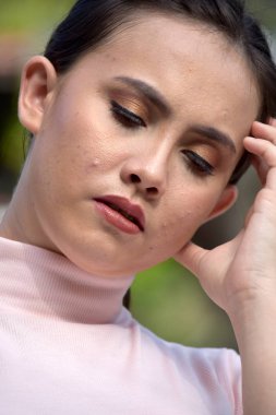 Endişeli Çekici Çeşitli Kadın