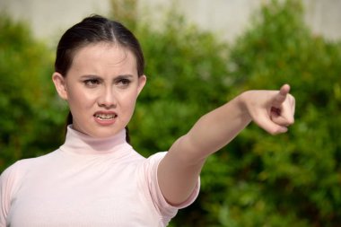 Bir İşaret Güzel Kadın