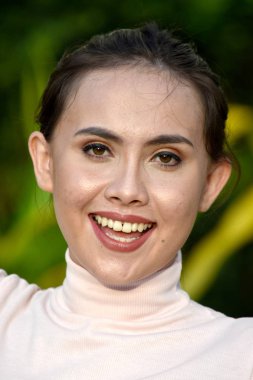 Mutlu Çekici Filipinli Kişi