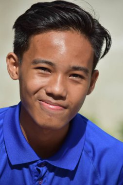 Yakışıklı Asyalı Çocuk ve Mutluluk