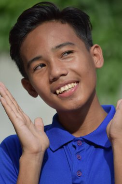 Şaşırmış bir Filipinli.