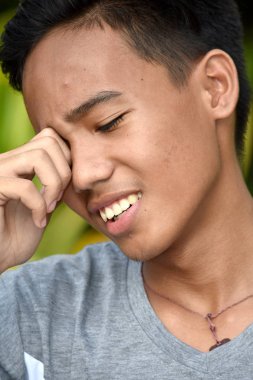 Ağlamaklı Yakışıklı Çeşitli Genç Çocuk