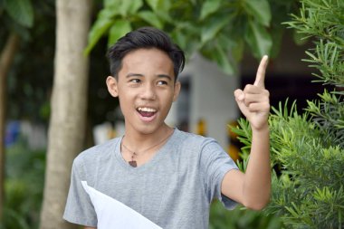 Yakışıklı Genç Bir Erkek Gösterici