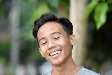 Gülümseyen Azınlık Erkeği