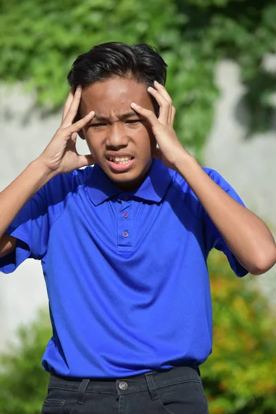 Stres Altında Filipinli Bir Genç Erkek