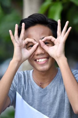 Bir Genç Boy Arıyorsunuz