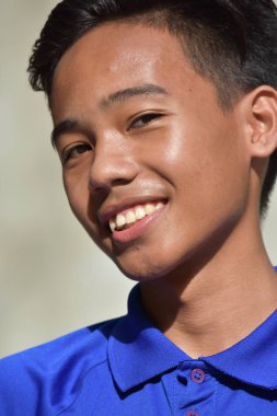 Gülümseyen Genç Bir Çocuk