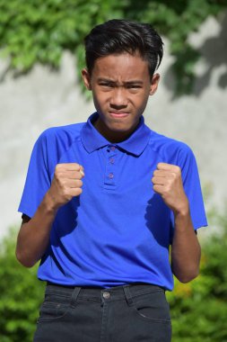 Kızgın Bir Genç Asyalı Erkek Çocuk