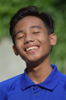 Mutlu Bir Farklı Çocuk