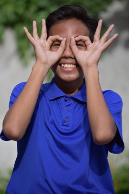 Bir erkek genç arıyor