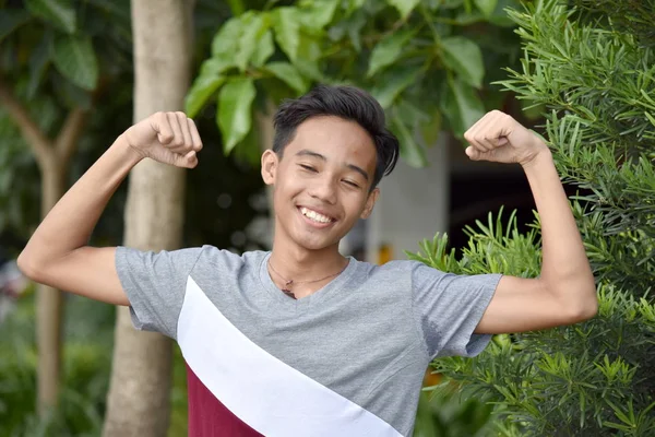 Un adolescente teñido —  Fotos de Stock