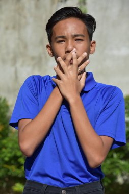 Sessiz ve Yakışıklı Bir Kişi