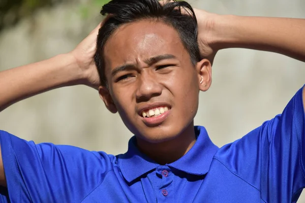 焦虑的亚洲男孩青年 — 图库照片