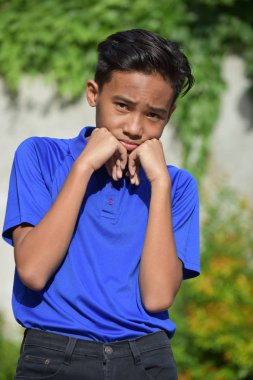 A Sad Yakışıklı Azınlık Çocuk Gençlik