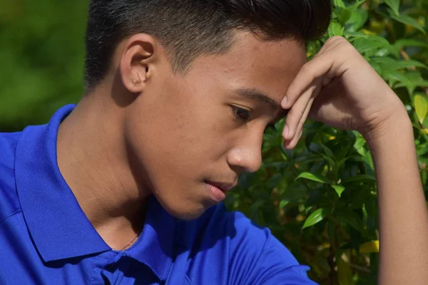Egy ázsiai Teenager Boy és magányosság — Stock Fotó