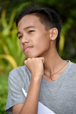 Düşünceli Bir Genç Erkek