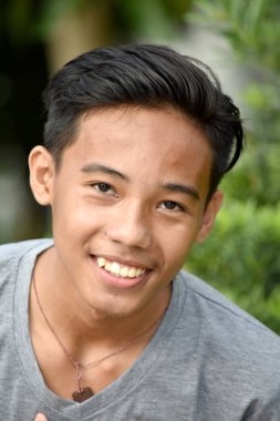 Mutlu Bir Genç Çocuk