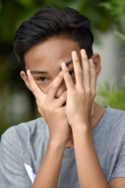 Genç bir çocuk ve korku