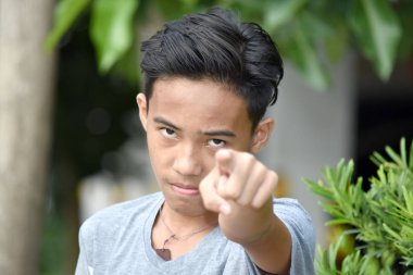 Bir Üzgün Yakışıklı Azınlık Teen Boy