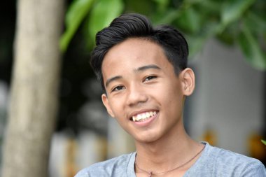 Bir Asyalı Çocuk Gülümseyen